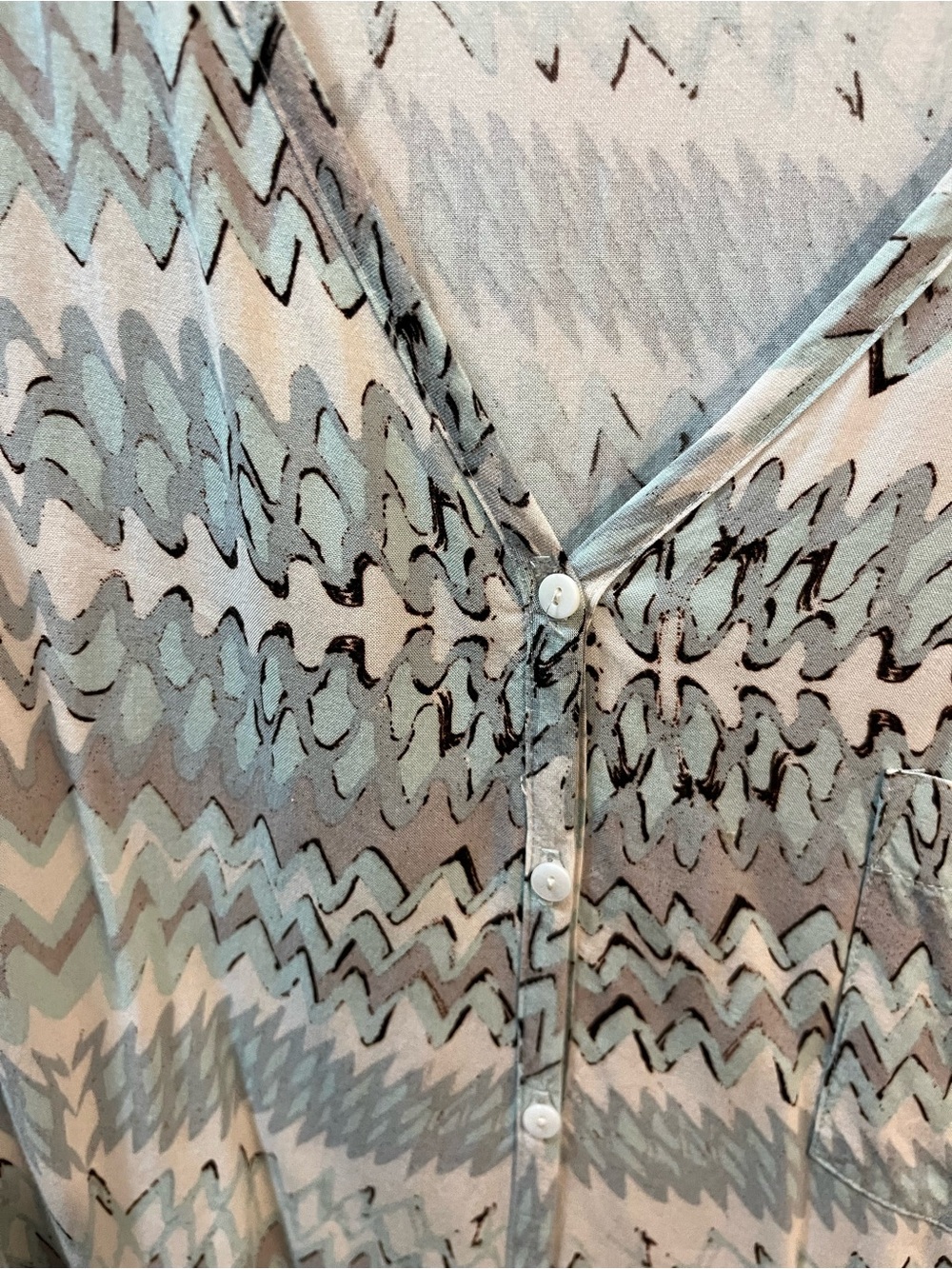 Karen Kane Green Gray Cream Chevron Button-Front V Neck Tunic Top 1X - Picture 4 of 7
